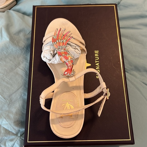 Vince Camuto Signat Sandals - Picture 9 of 10